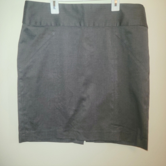Banana Republic Gray Herringbone Pencil Skirt, Size 14 - Picture 4 of 7